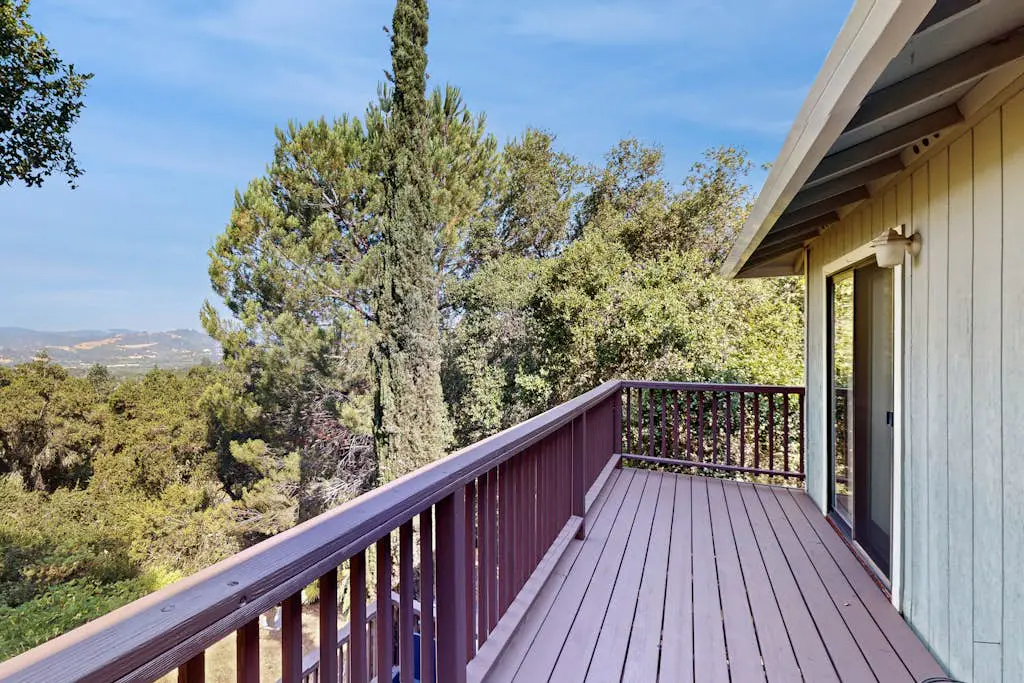 Highland Oasis - Cloverdale Hillside Lodge on 7 Wooded Acres
