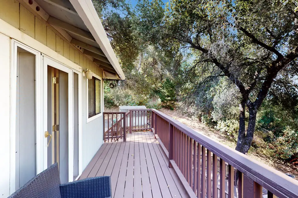 Highland Oasis - Cloverdale Hillside Lodge on 7 Wooded Acres