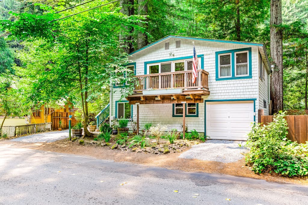 Guerneville Dog-Friendly Redwood Retreat with Deck