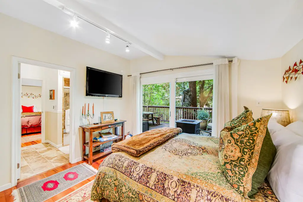 Guerneville Dog-Friendly Redwood Retreat with Deck