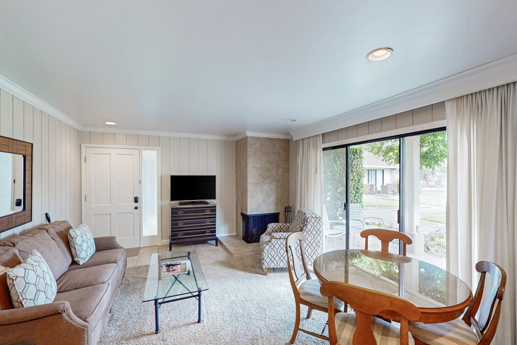 Napa Silverado Golf Course View Condo with Pool Access