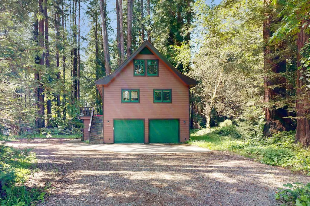 Monte Rio Dream - Dog-Friendly Redwood Cabin with Hot Tub and Deck