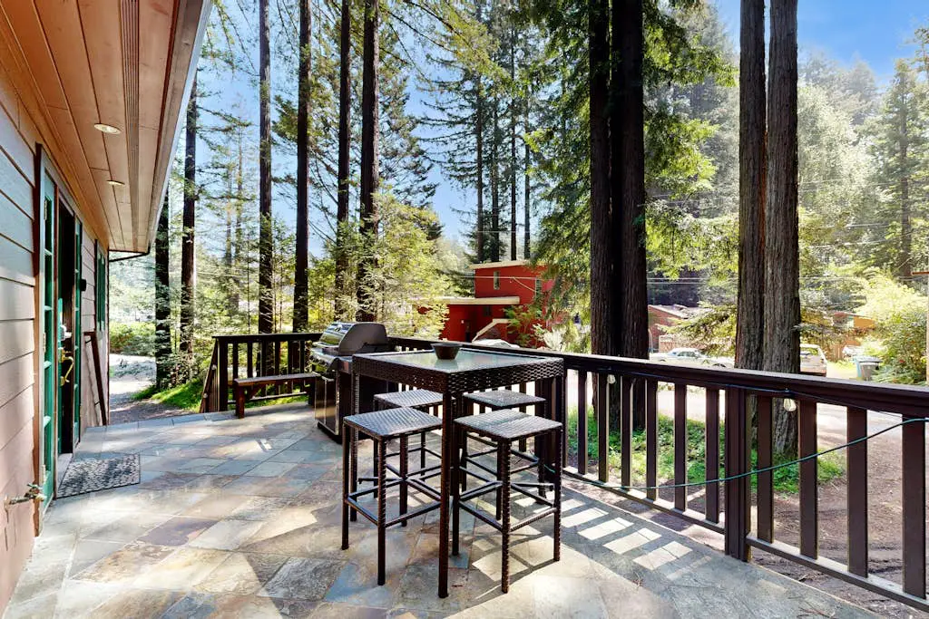 Monte Rio Dream - Dog-Friendly Redwood Cabin with Hot Tub and Deck