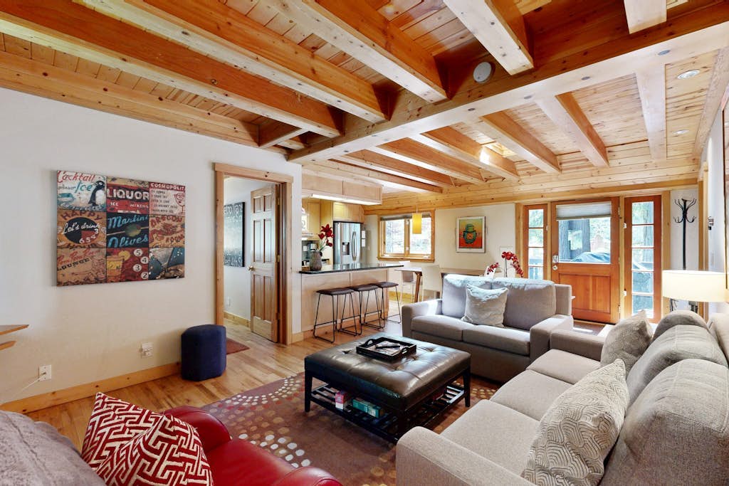 Monte Rio Dog-Friendly Cabin with Hot Tub