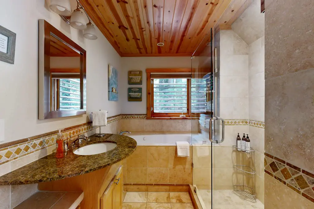 Monte Rio Dream - Dog-Friendly Redwood Cabin with Hot Tub and Deck