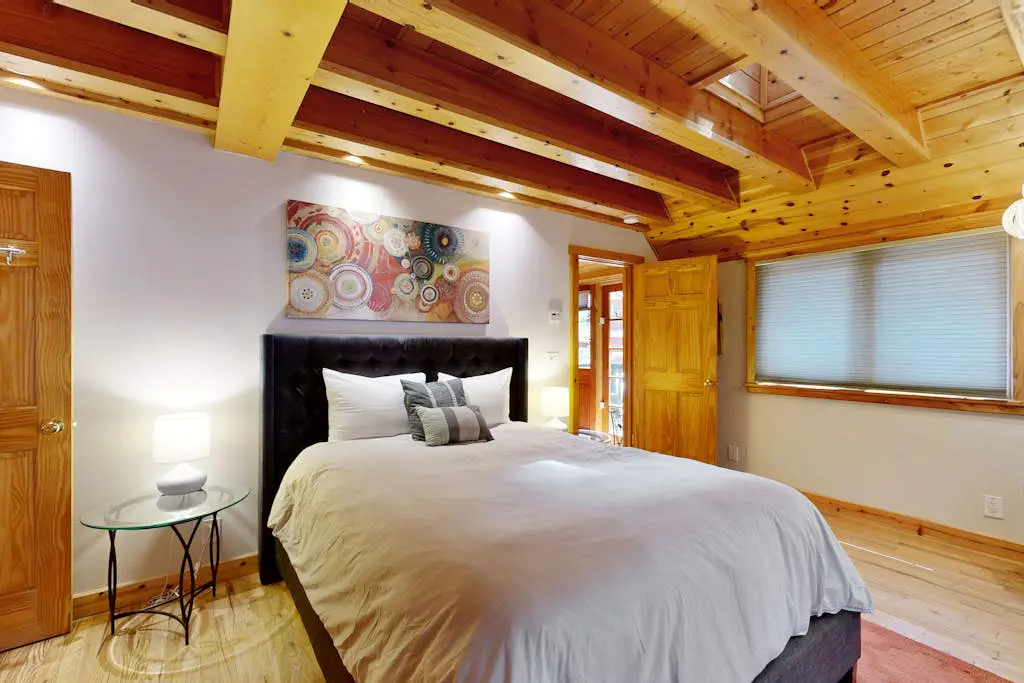 Monte Rio Dream - Dog-Friendly Redwood Cabin with Hot Tub and Deck