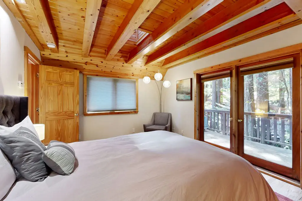 Monte Rio Dream - Dog-Friendly Redwood Cabin with Hot Tub and Deck