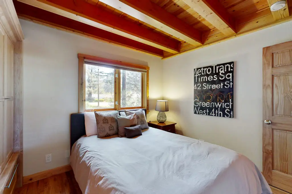 Monte Rio Dream - Dog-Friendly Redwood Cabin with Hot Tub and Deck