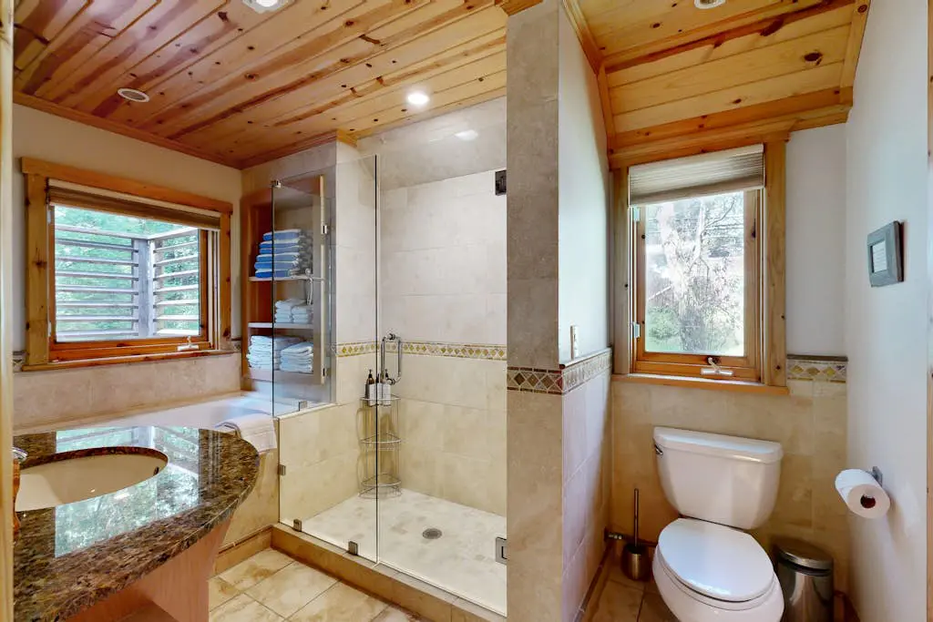 Monte Rio Dream - Dog-Friendly Redwood Cabin with Hot Tub and Deck