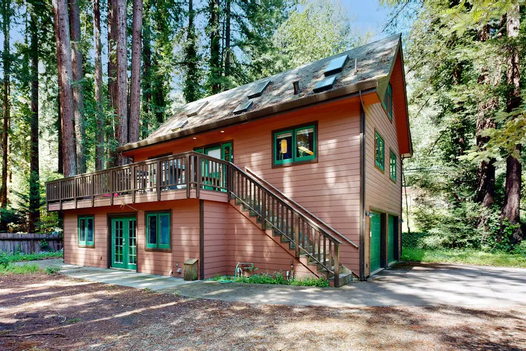 Monte Rio Dream - Dog-Friendly Redwood Cabin with Hot Tub and Deck