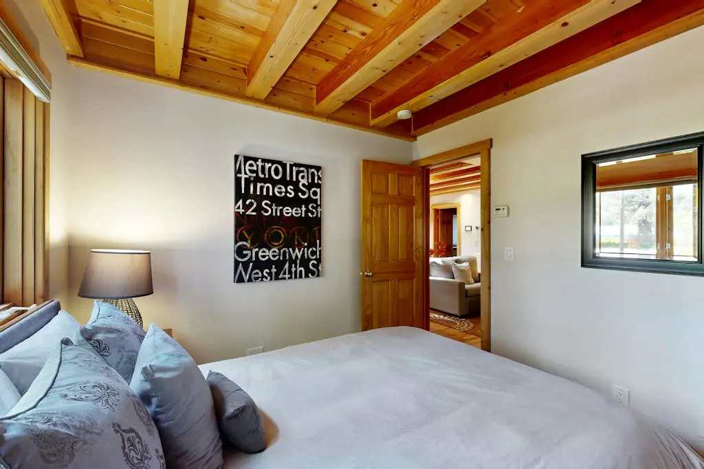 Monte Rio Dream - Dog-Friendly Redwood Cabin with Hot Tub and Deck
