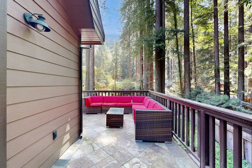 Monte Rio Dream - Dog-Friendly Redwood Cabin with Hot Tub and Deck