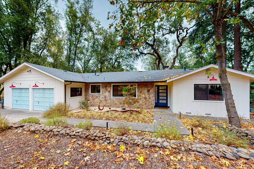Glen Ellen Contemporary Forest Retreat with Private Hot Tub