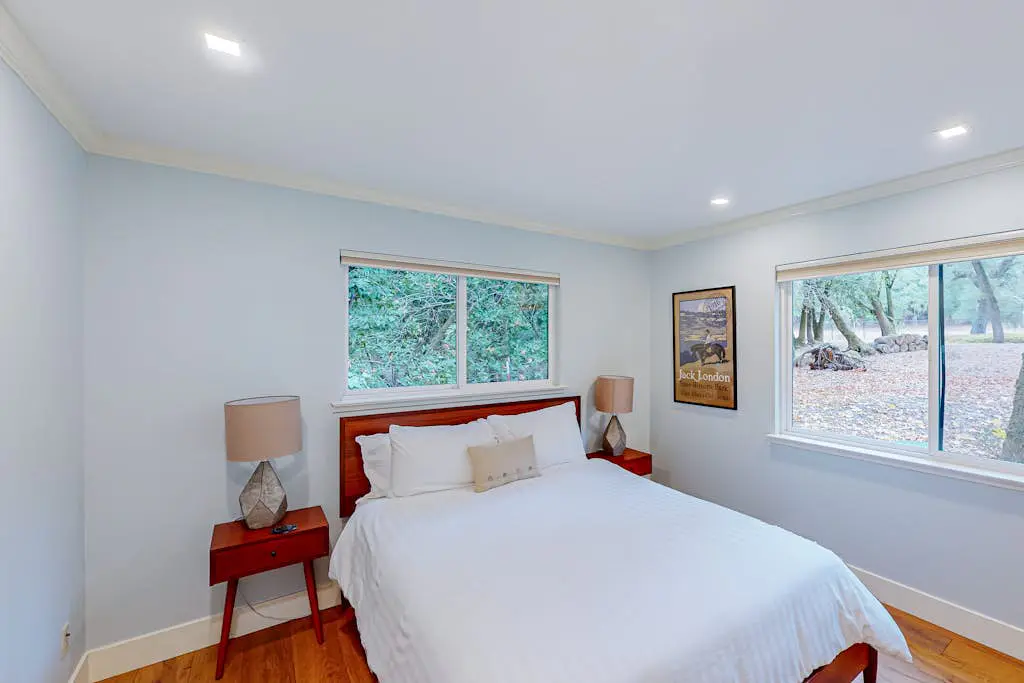 Glen Ellen Contemporary Forest Retreat with Private Hot Tub