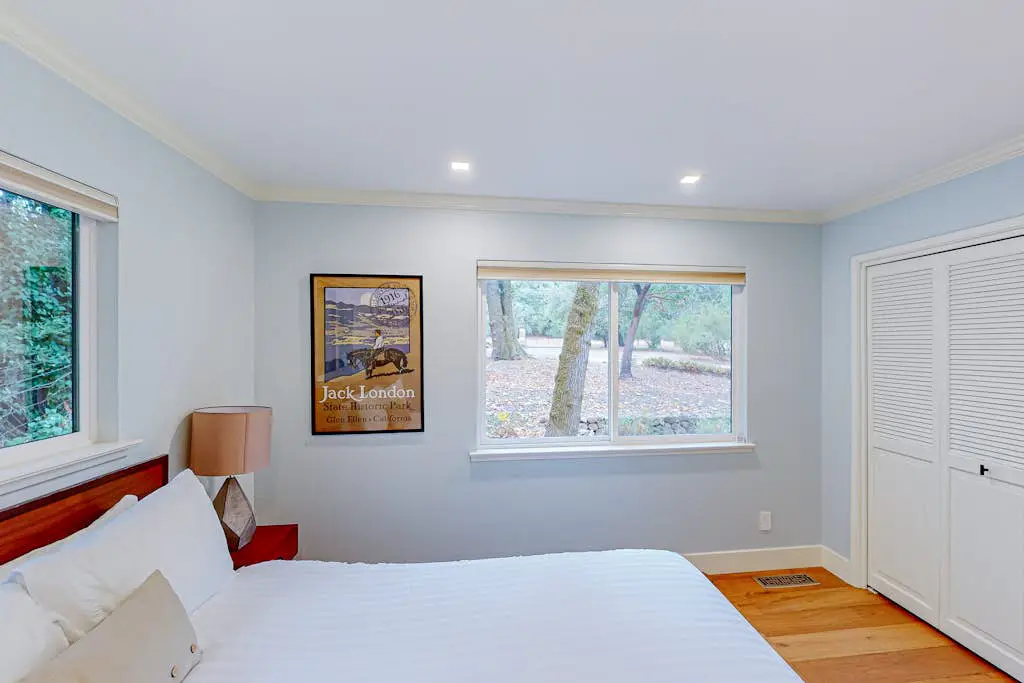 Glen Ellen Contemporary Forest Retreat with Private Hot Tub