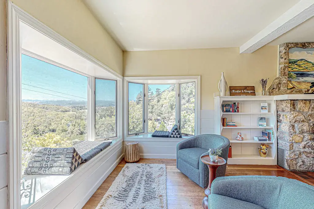 Healdsburg Fitch Mountain Cottage with River Valley Views