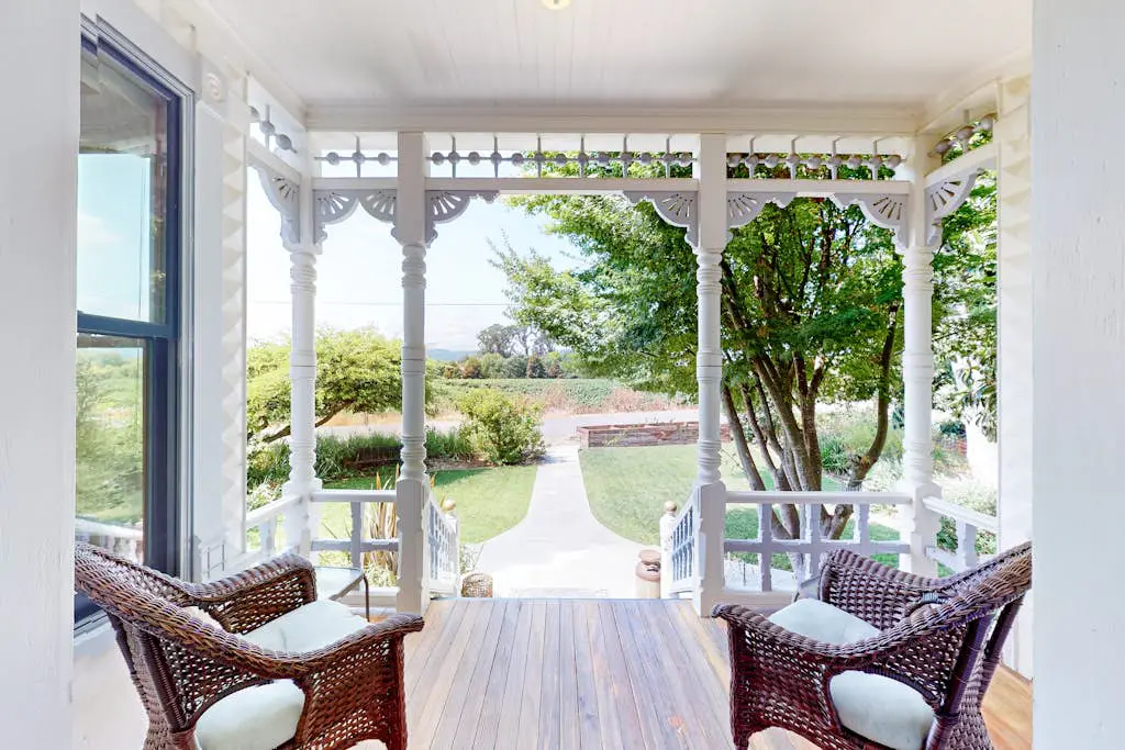 Healdsburg Victorian Cottage on Vineyard Estate