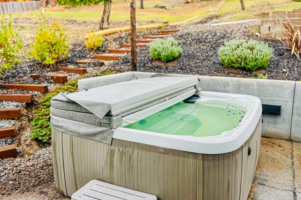 Chardonnay Getaway - Glen Ellen Dog-Friendly Hillside Retreat with Hot Tub & Valley Views