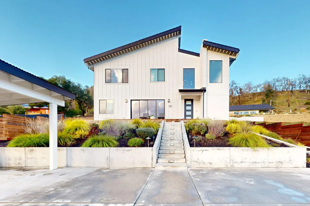 Chardonnay Getaway - Glen Ellen Dog-Friendly Hillside Retreat with Hot Tub & Valley Views