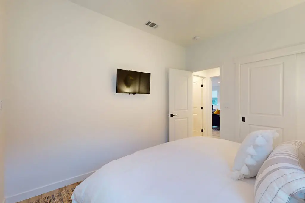 Chardonnay Getaway - Glen Ellen Dog-Friendly Hillside Retreat with Hot Tub & Valley Views