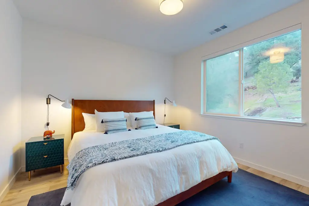 Chardonnay Getaway - Glen Ellen Dog-Friendly Hillside Retreat with Hot Tub & Valley Views