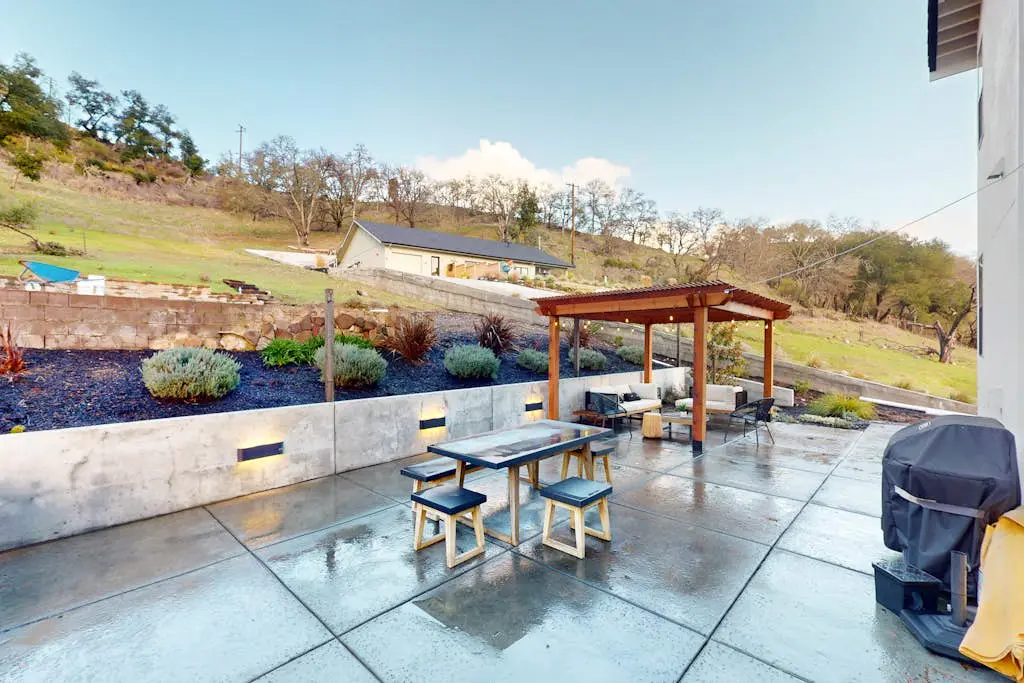 Chardonnay Getaway - Glen Ellen Dog-Friendly Hillside Retreat with Hot Tub & Valley Views