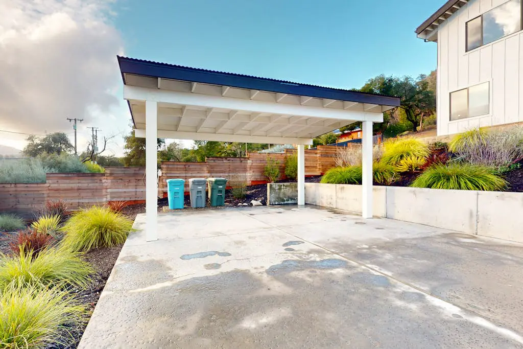 Chardonnay Getaway - Glen Ellen Dog-Friendly Hillside Retreat with Hot Tub & Valley Views