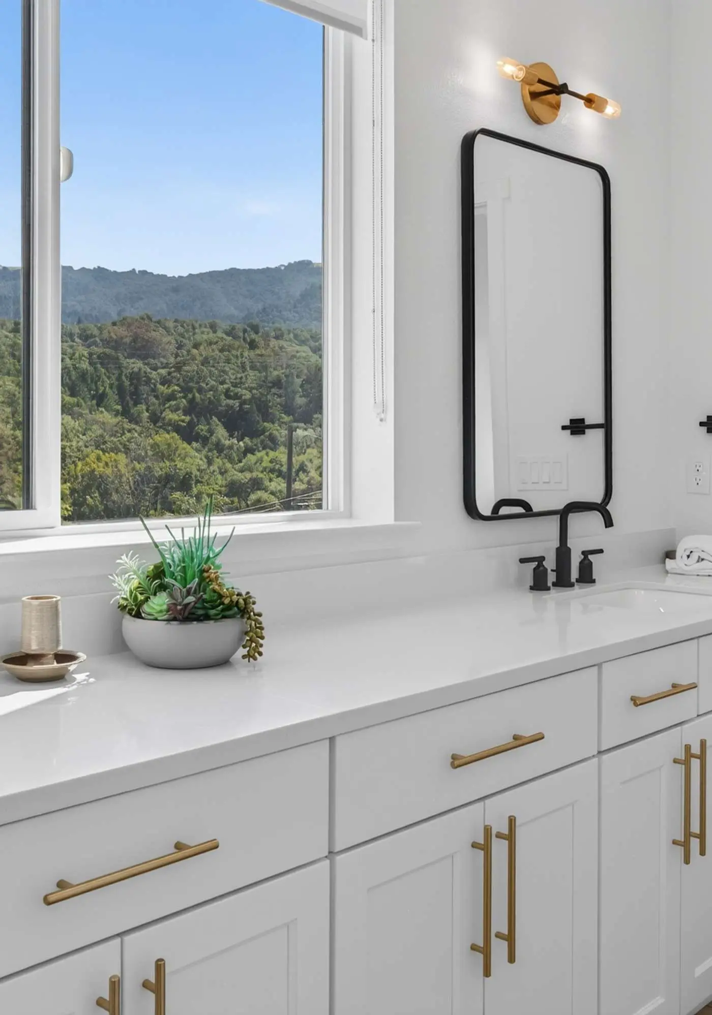 Chardonnay Getaway - Glen Ellen Dog-Friendly Hillside Retreat with Hot Tub & Valley Views