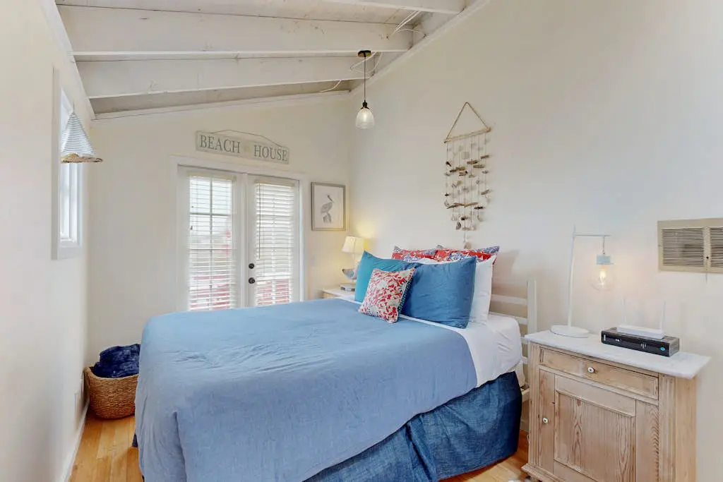 Bodega Bay Salmon Creek Waterfront Cottage for Two and Dogs
