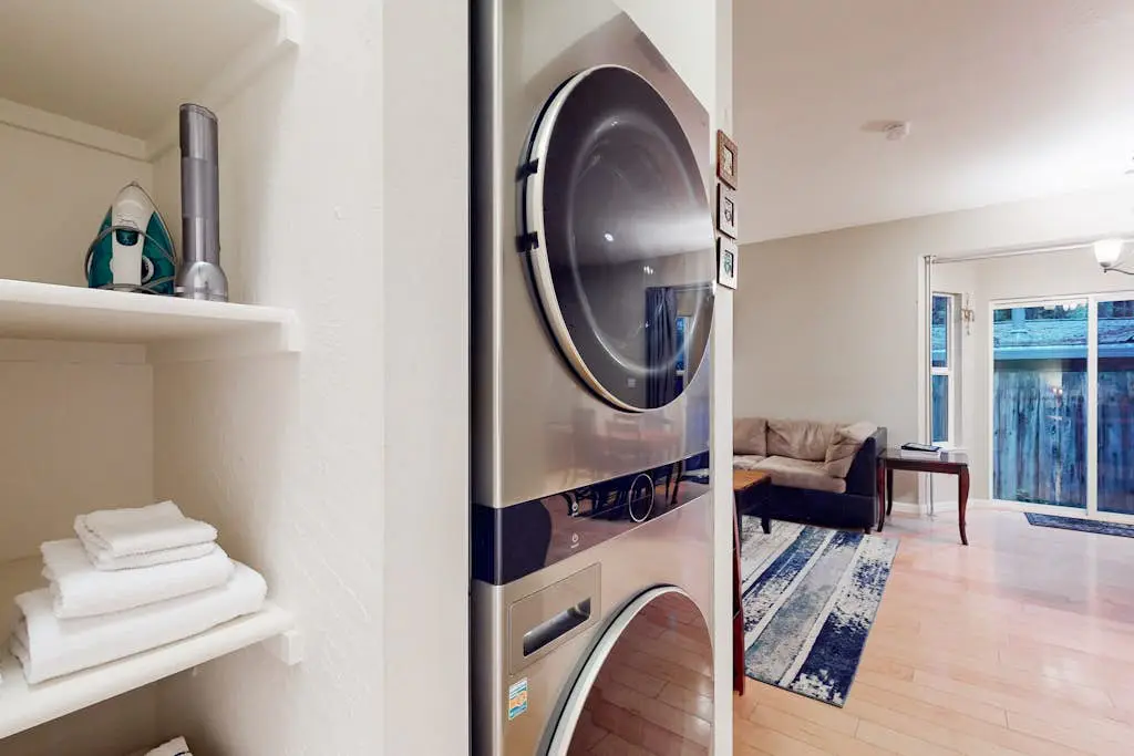 Rio Nido Retreat - Dog-Friendly Redwood Cabin with Fenced Yard near Russian River