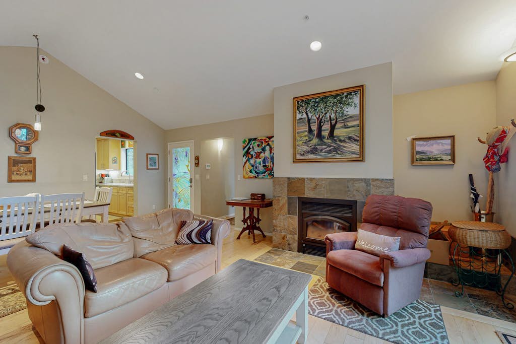 Sebastopol Forest Retreat with Creek Trail