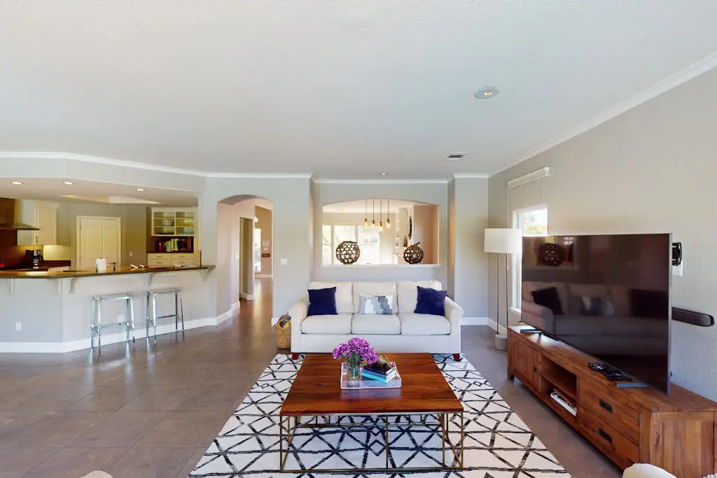 Sonoma Heated Pool Home with Valley Views near Plaza Wineries