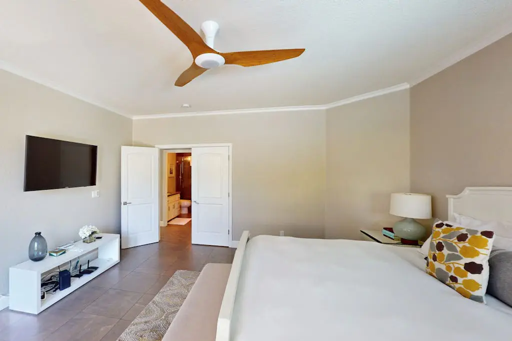 Sonoma Heated Pool Home with Valley Views near Plaza Wineries