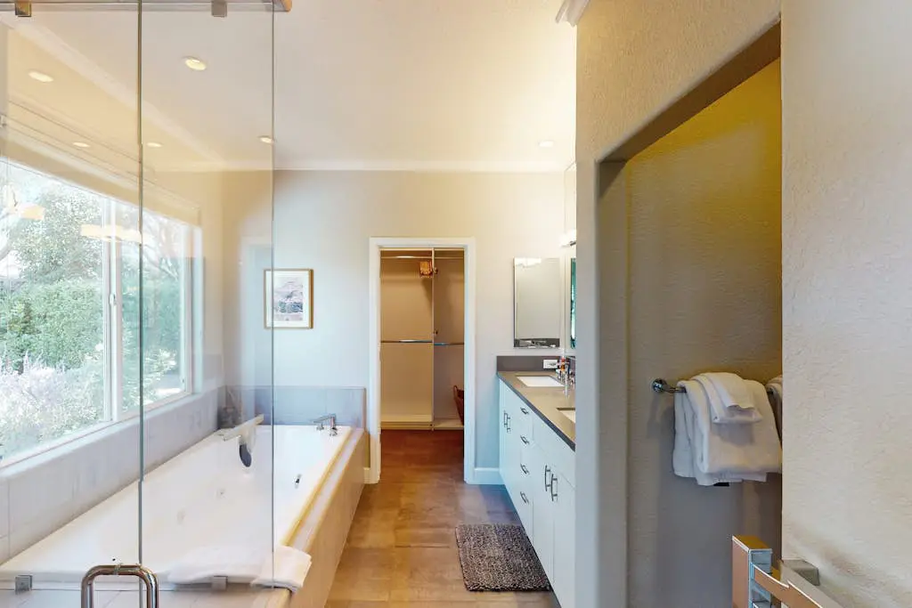 Sonoma Heated Pool Home with Valley Views near Plaza Wineries