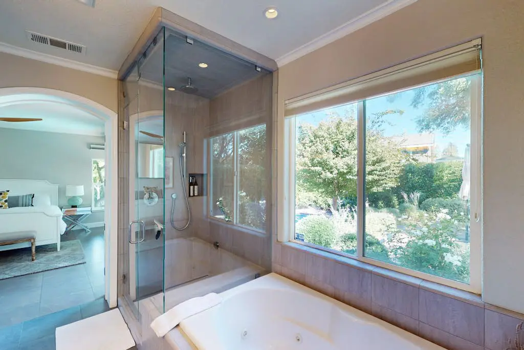 Sonoma Heated Pool Home with Valley Views near Plaza Wineries