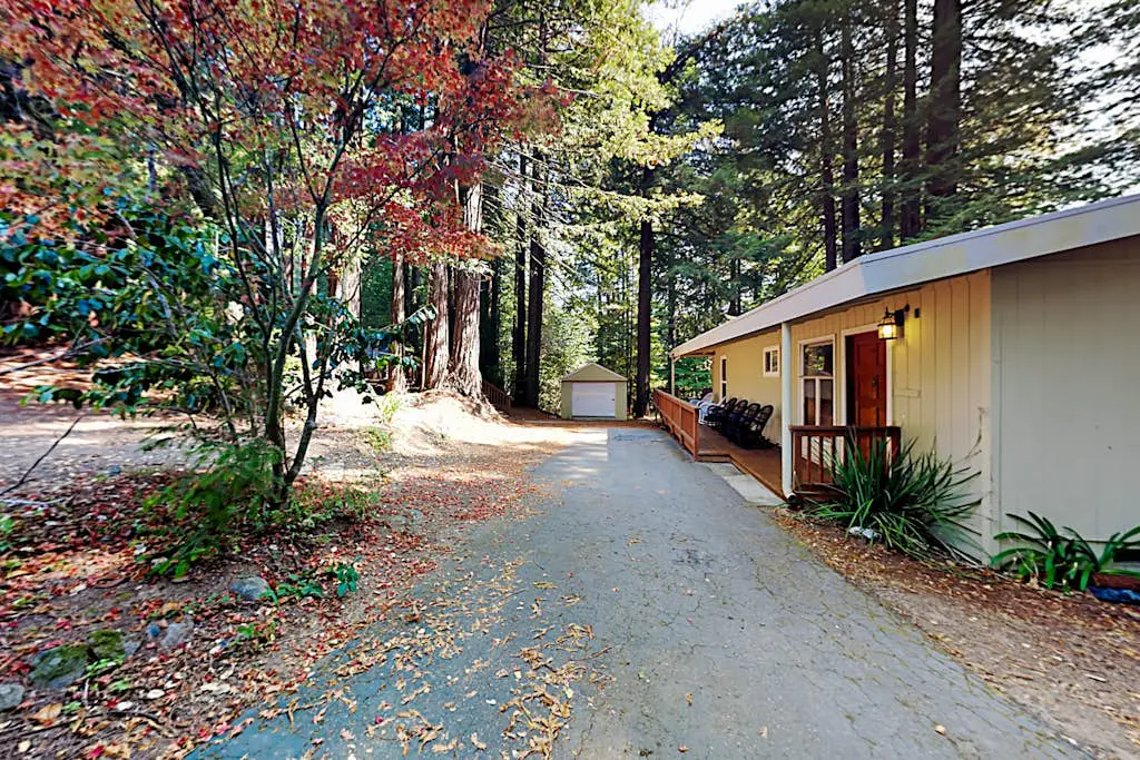 Cazadero Wagging Woods | 3 Gated Acres | Private Hot Tub | Dog-Friendly