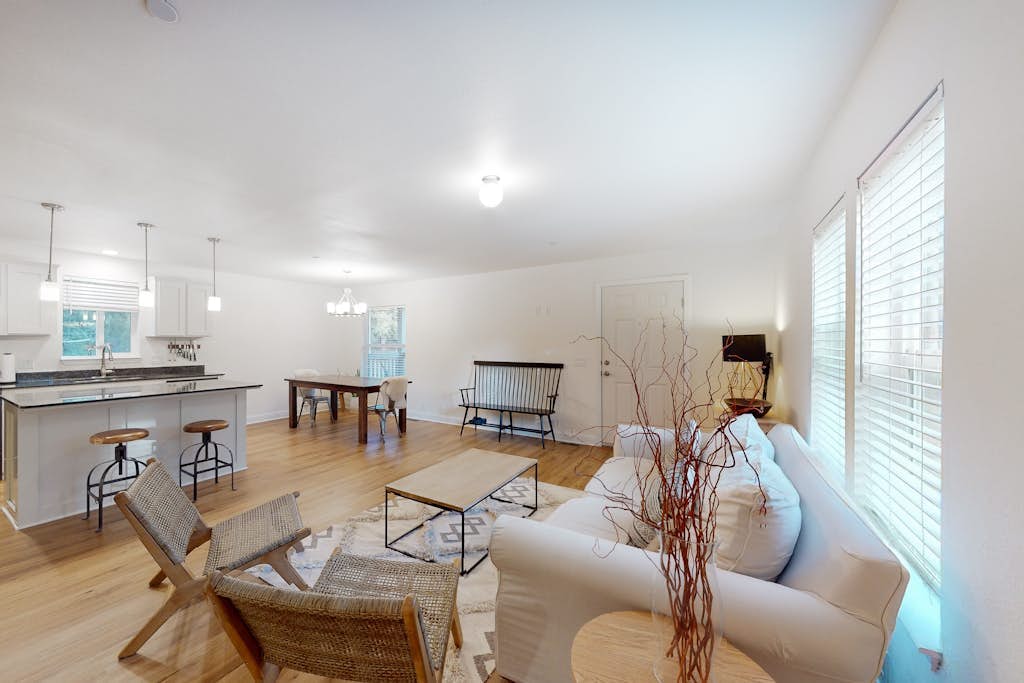 Sebastopol Newly Built Home on 9 Acres with Deck & Aviary - Close to Town & Grea