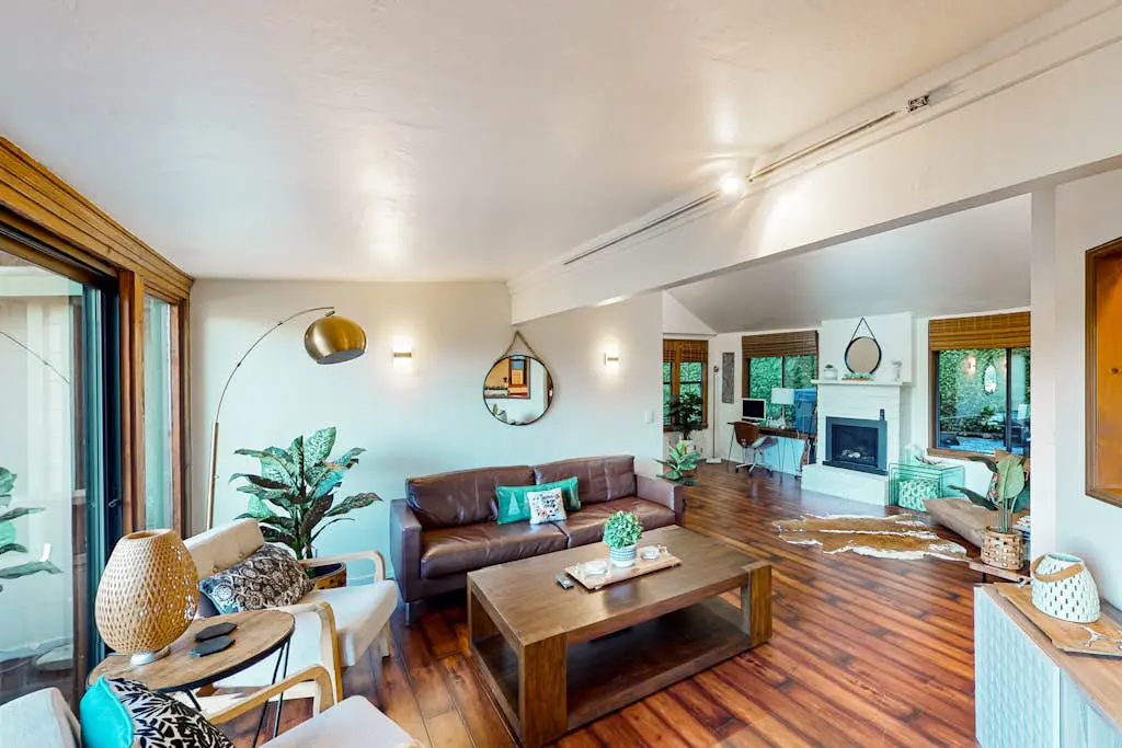 Monte Rio Dog-Friendly Riverfront Retreat and Hot Tub