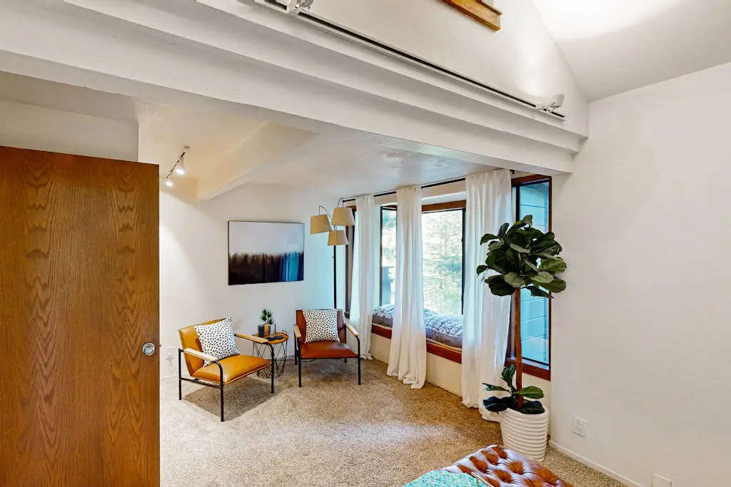 Monte Rio Dog-Friendly Riverfront Retreat and Hot Tub