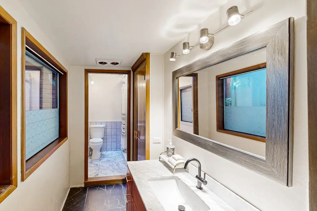 Monte Rio Dog-Friendly Riverfront Retreat and Hot Tub