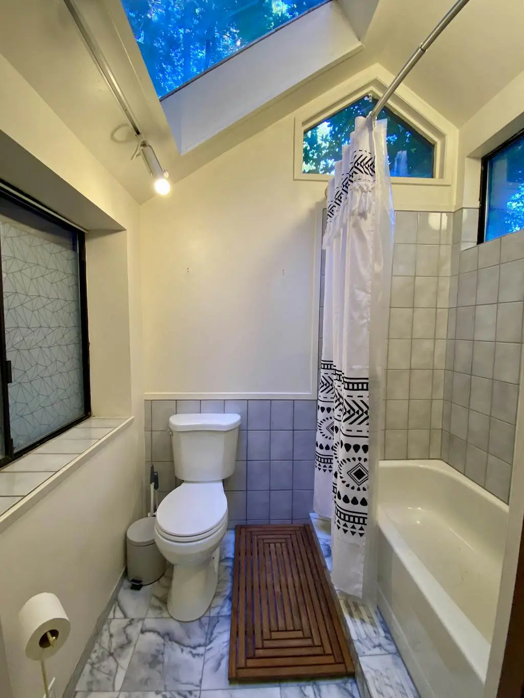 Monte Rio Dog-Friendly Riverfront Retreat and Hot Tub