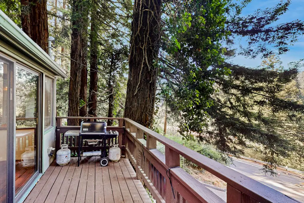 Monte Rio Dog-Friendly Riverfront Retreat and Hot Tub