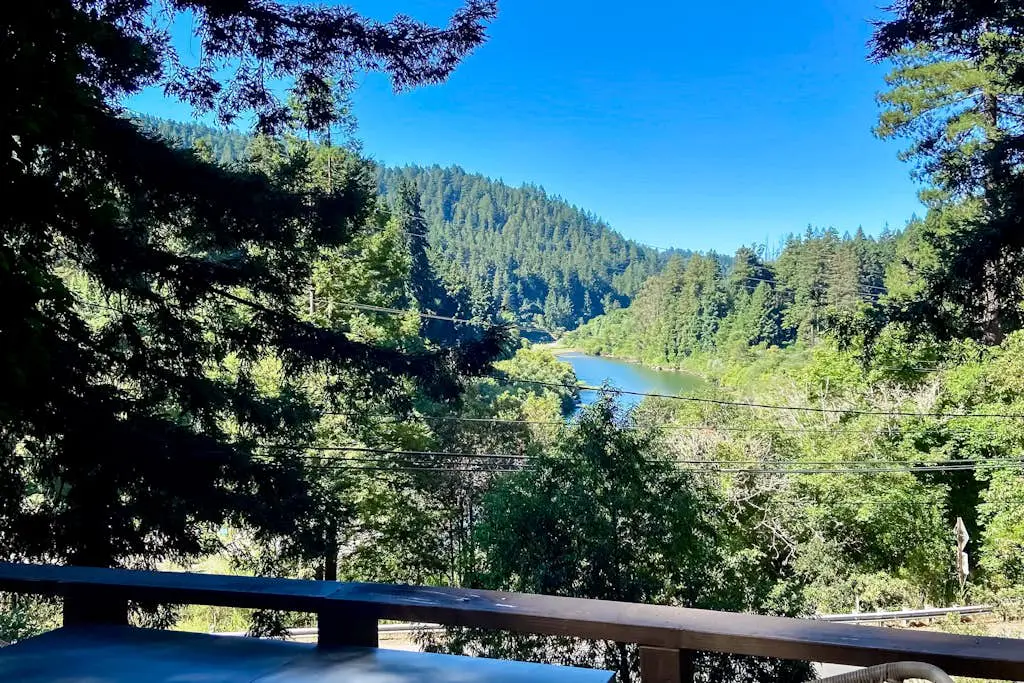 Monte Rio Dog-Friendly Riverfront Retreat and Hot Tub