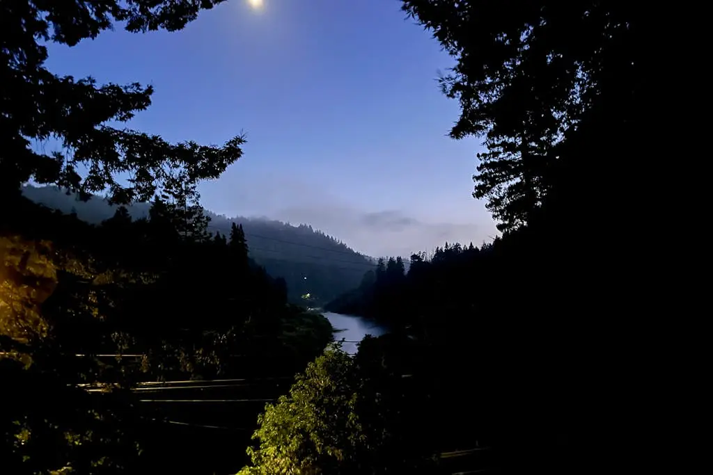 Monte Rio Dog-Friendly Riverfront Retreat and Hot Tub