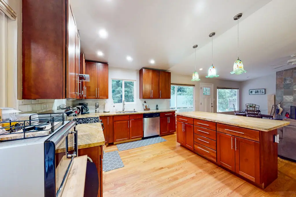 Guerneville Dog-Friendly Redwood Retreat with Hot Tub & Pool