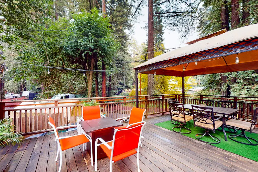 Guerneville Dog-Friendly Redwood Retreat with Hot Tub & Pool