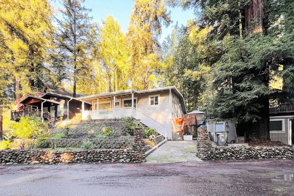 Guerneville Dog-Friendly Redwood Retreat with Hot Tub & Pool