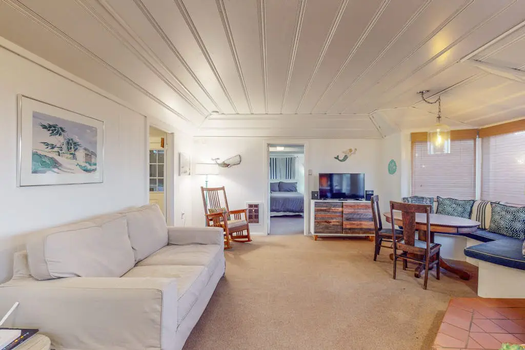 Bodega Bay Bright Beach Cottage with Ocean Views & Fireplace