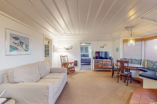 Seaside Cottage - Bodega Bay Bright Beach Cottage with Ocean Views & Fireplace