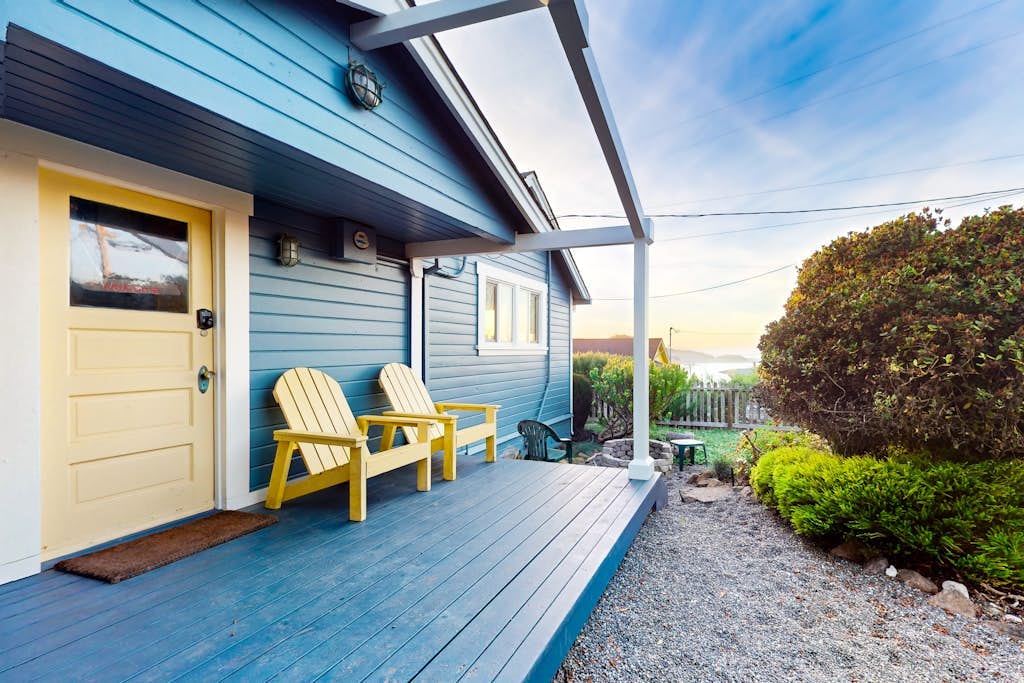 Bodega Bay Bright Beach Cottage with Ocean Views & Fireplace
